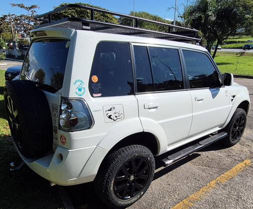 MITSUBISHI PAJERO TR4 2.0 4X4 16V 140CV FLEX 4P MANUAL MITSUBISHI PAJERO TR4 2.0 4X4 16V 140CV FLEX 4P MANUAL